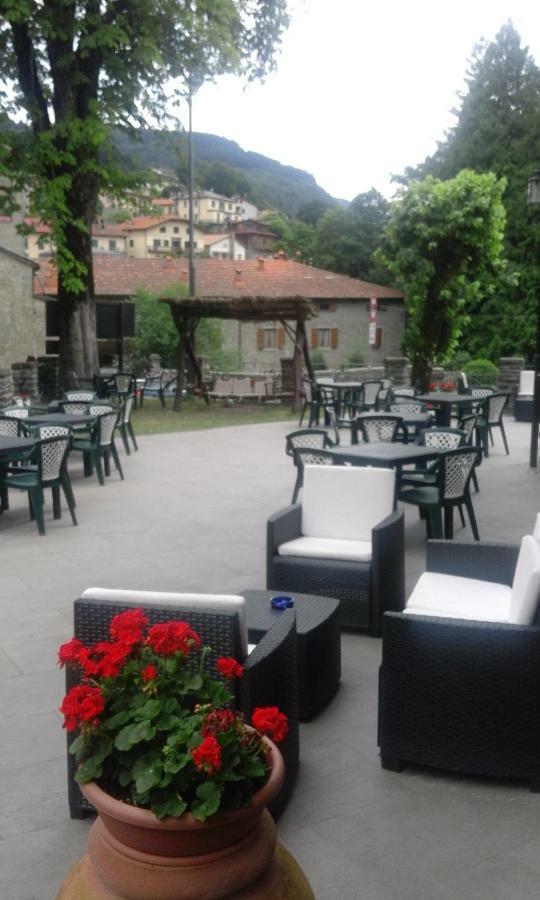 La Foresta Albergo Ristorante Pizzeria Badia Prataglia Εξωτερικό φωτογραφία